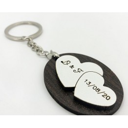 Bomboniera portachiavi cuori in legno personalizzato
